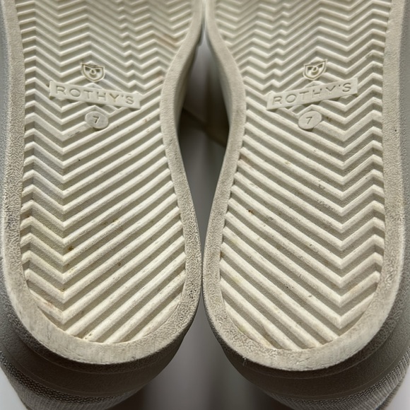 Rothys Limited Edition Gold Metallic Lace up Sneakers - Size 7 - Picture 10 of 13